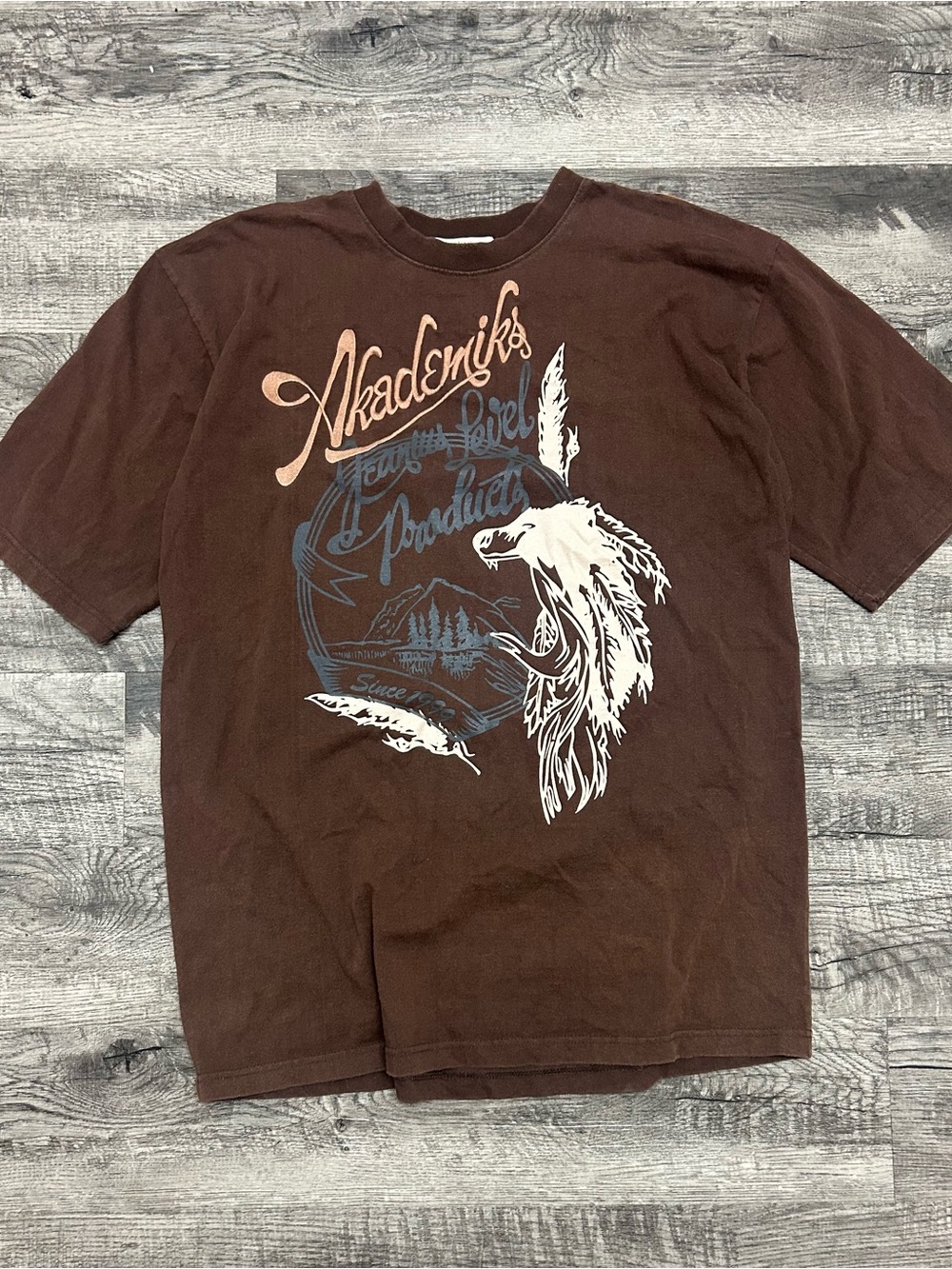Vintage y2k Akademiks Brown Graphic Tee - Men's Crewneck Shirt